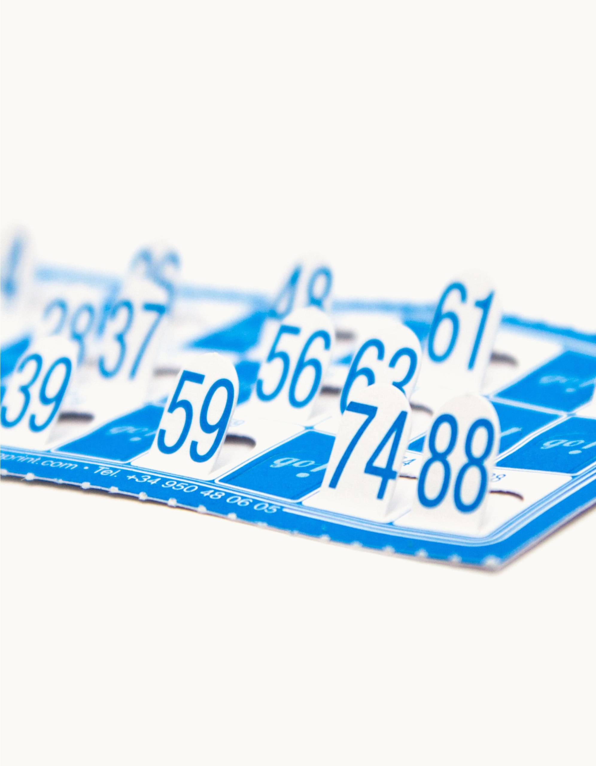 cartones de bingo troquelados medianos